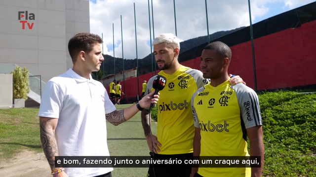 No dia do aniversário de Arrascaeta e De La Cruz, Flamengo finaliza preparação para o clássico contra o Vasco no Campeonato Brasileiro