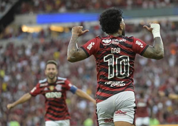 Gabigol perde protagonismo e faz poucos gols com a camisa 10 do Flamengo