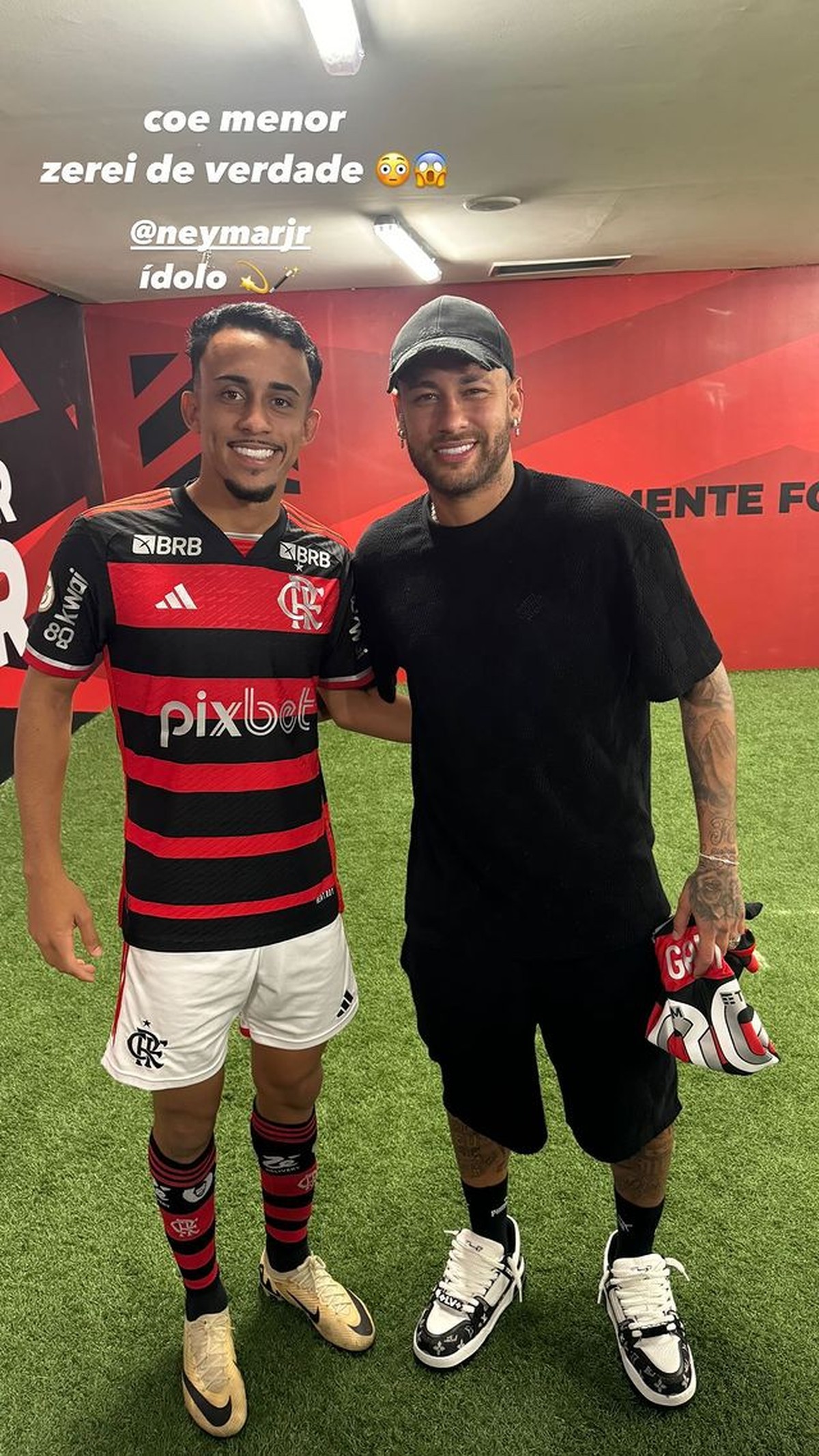 Jovens talentos do Flamengo se impressionam com Neymar no vestiário