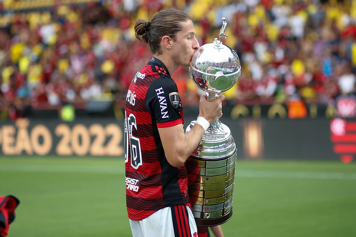 Flamengo promove Filipe Luís a técnico do sub-20, ele deixa comando do sub-17