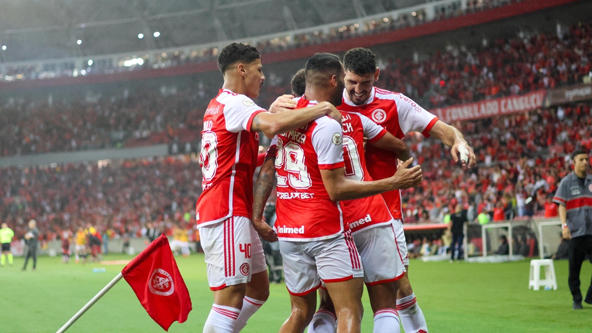 Internacional ganha e Flamengo deixa o G-4 no Brasileirão 2024