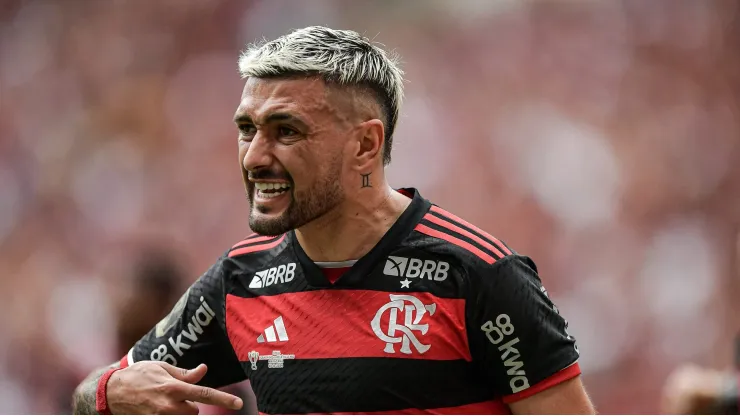 Arrascaeta revela detalhes dos bastidores do Flamengo e conta sobre brincadeira com Filipe Luís: “Fica tranquilo, senão você se lasca”