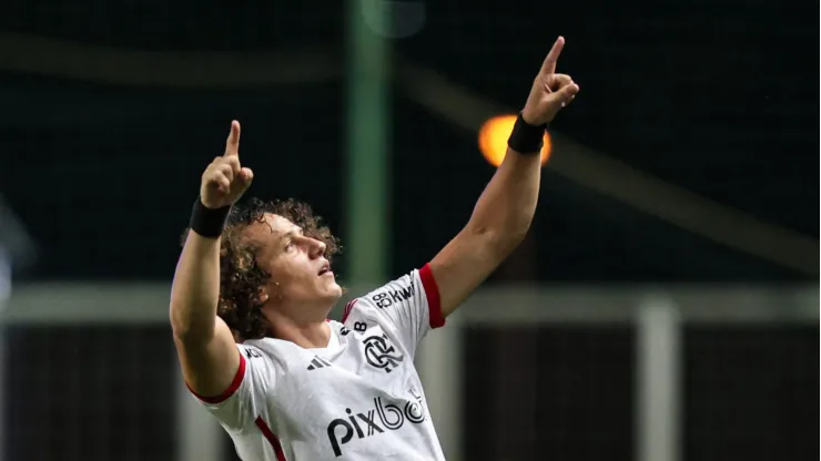 David Luiz anima torcida com gol de falta no Flamengo.