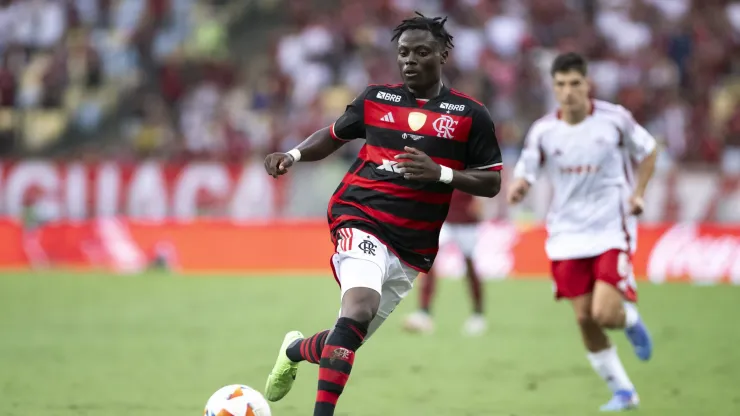 Estreia de Shola pelo time profissional do Flamengo é um "Sonho realizado"