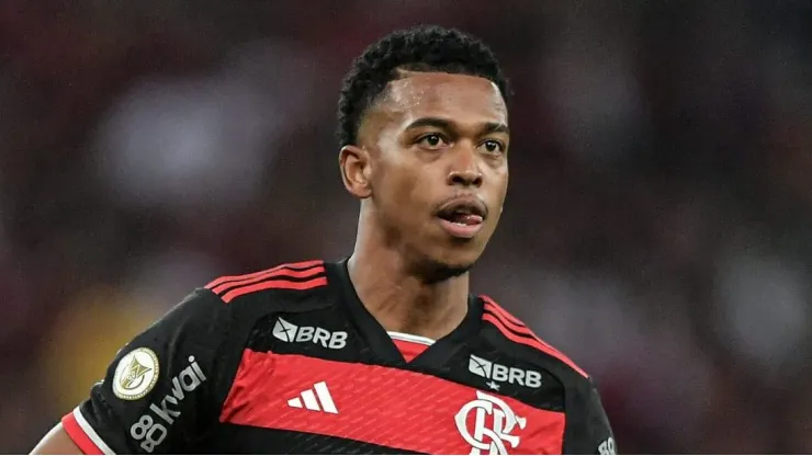 Felipe Luis pretende analisar Carlinhos no Flamengo para avaliar sua permanência no time.