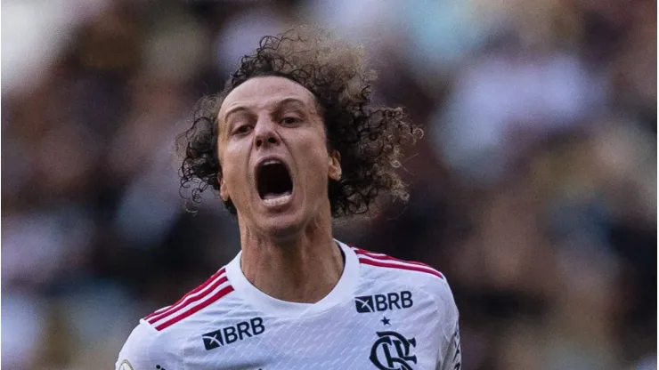 Filipe Luís deseja que David Luiz continue no Flamengo para que possam permanecer juntos.