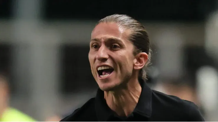 Filipe Luís será liberado e Flamengo decide negociar lateral após o Mundial de Clubes da FIFA.