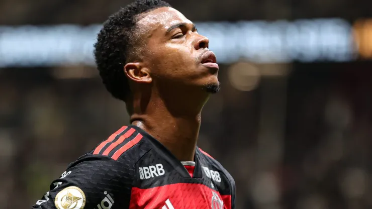 Flamengo adianta férias de Carlinhos, Lorran, Cleiton e mais um jogador