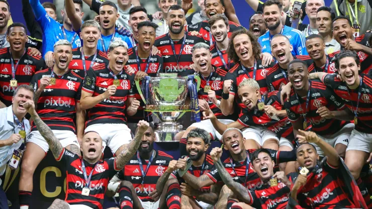 Flamengo planeja grande reformulação com possíveis saídas de Ayrton Lucas, Fabrício Bruno, Gabigol, Varela e mais três jogadores.