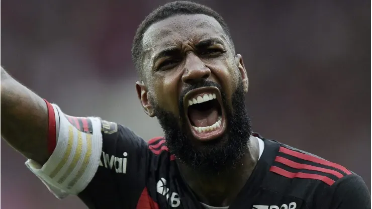 Gerson e mais um torcedor do Flamengo vão para assistir ao jogo juntos