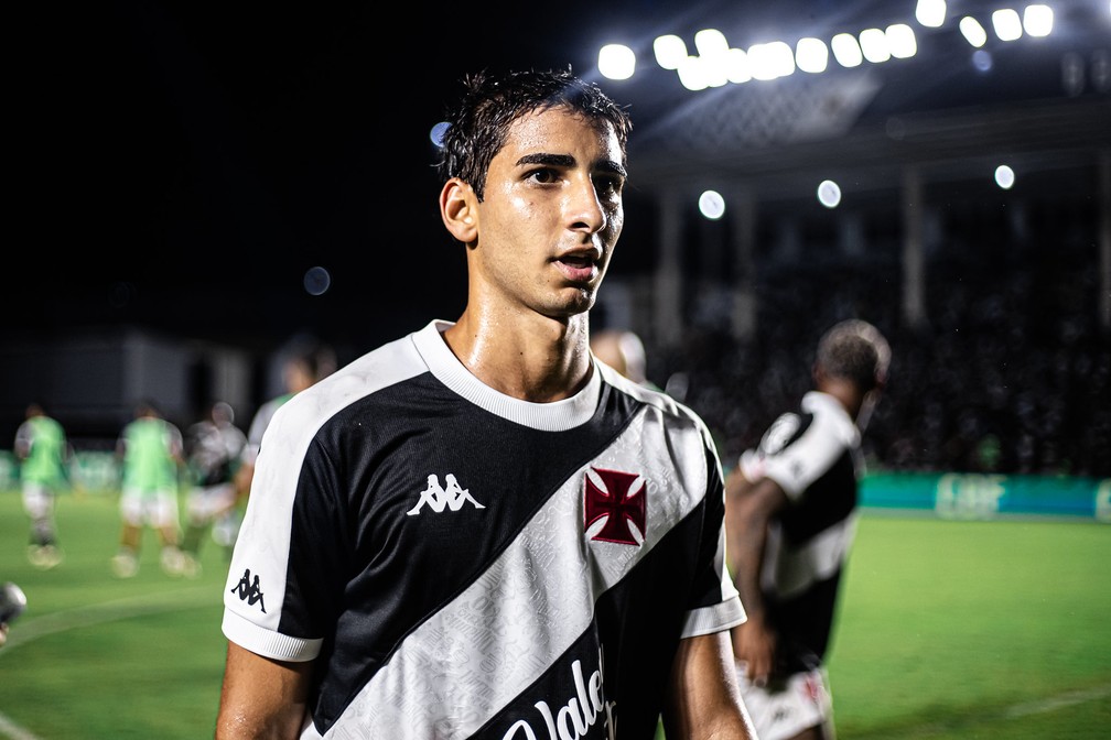 JP e Lorran, jogadores do Vasco e Flamengo, respectivamente, são convocados para a seleção sub-20; confira a lista