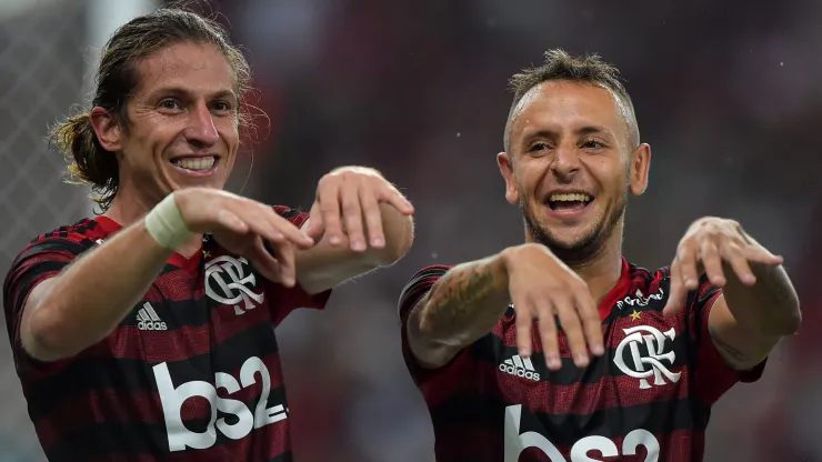 Retorno de Rafinha ao Flamengo é adiado por seis meses após convite de Filipe Luís.