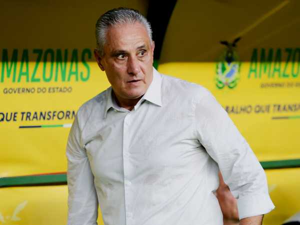 Tite, treinador do Flamengo, critica condições do gramado da Arena da Amazônia e comenta controvérsia envolvendo Gabigol