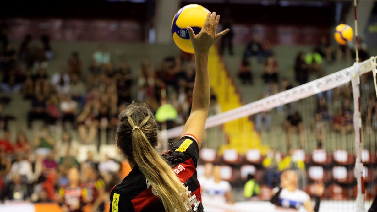 Flamengo atropela Pinheiros e alcança 2ª posição na Superliga Feminina.