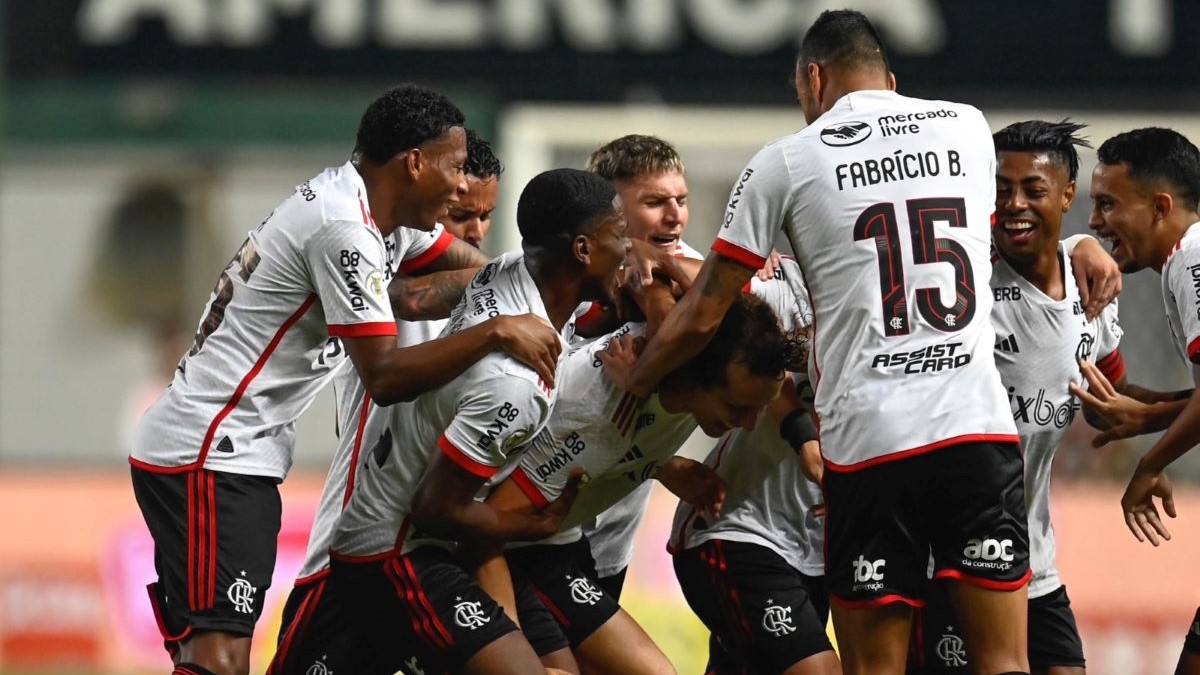 Com time misto e gol ‘inusitado’, Flamengo supera Cruzeiro em Minas Gerais e fecha a rodada no G-4 do Brasileirão