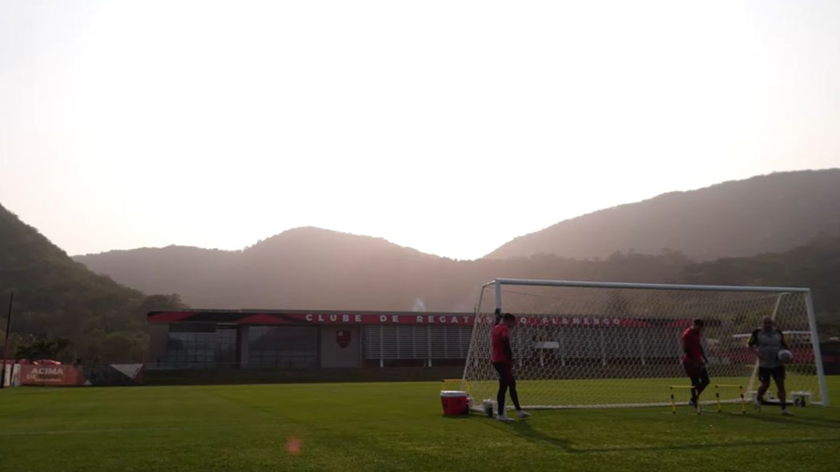 Filipe Luís reúne elenco para Flamengo x Atlético-MG