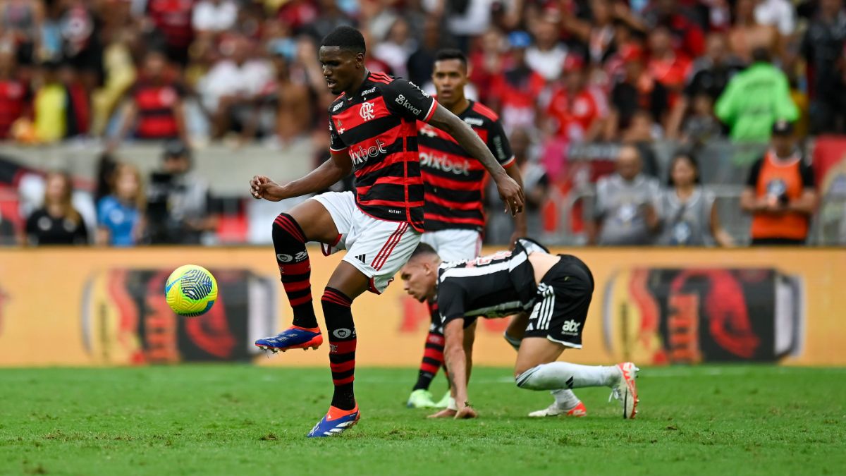 Filipe Luís elogia talento da base do Flamengo