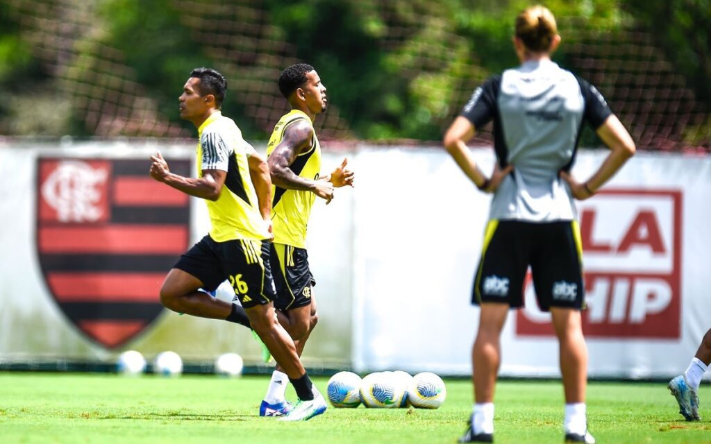 Filipe Luís é escolhido como titular pelo Flamengo para a partida contra o Cuiabá