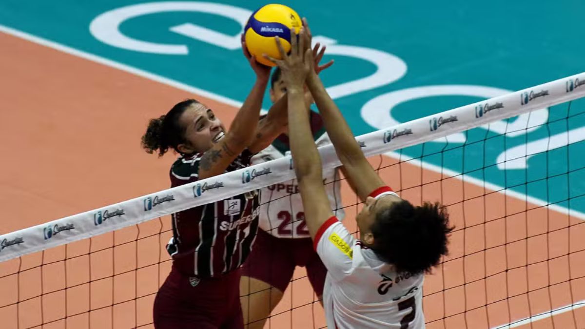 Flamengo é derrotado pelo Fluminense e desce para terceiro lugar na Superliga Feminina