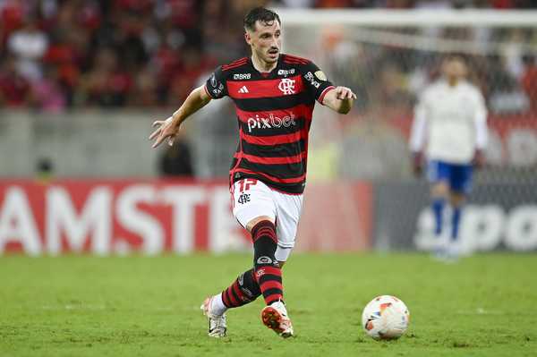 Pedido de Tite atendido: Viña se destaca e será titular pela primeira vez em clássicos pelo Flamengo