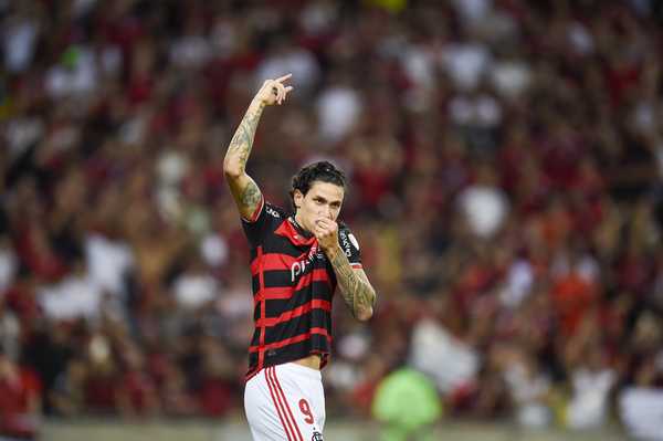 Pedro alcança o top-5 dos maiores goleadores brasileiros na Libertadores com a camisa do Flamengo; confira suas outras conquistas