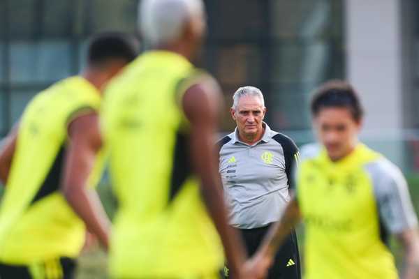 Tite não mantém mesma escalação no Flamengo há 10 jogos devido a opções e desfalques; confira o time para enfrentar o Bolívar