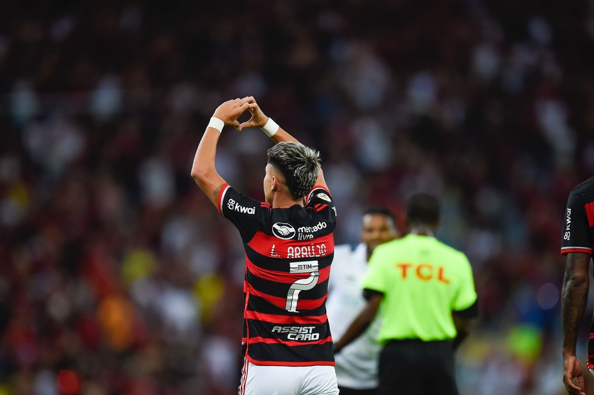 Flamengo: Luiz Araújo quebra jejum e marca dois gols em vitória sobre o Grêmio