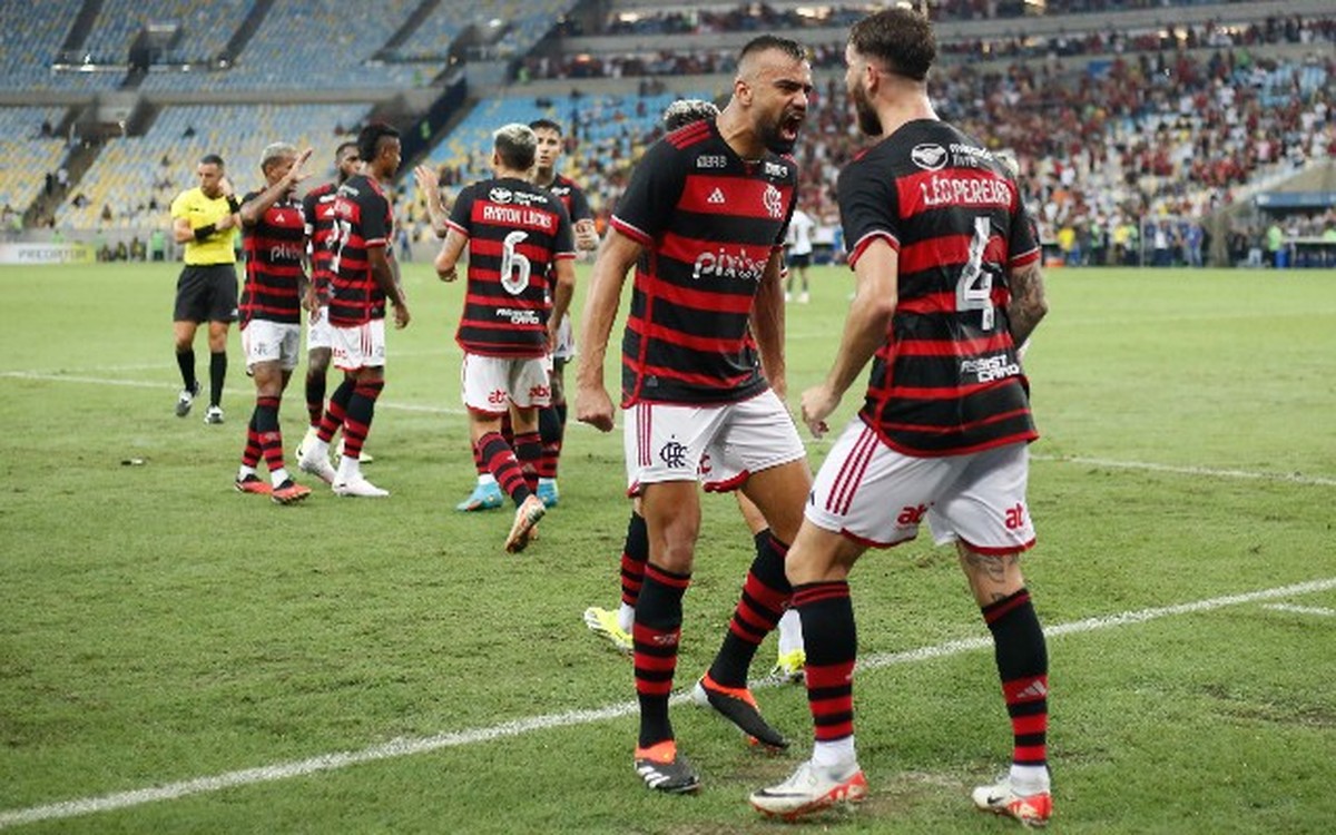 Para enfrentar o Grêmio, Flamengo deve escalar quatro zagueiros de ofício entre os titulares; confira as posições