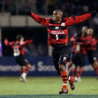 Leitura em Minas Gerais revela a história de Paulinho tocando pagode, lembrando das cervejinhas na época do Flamengo e afirmando: “Sempre mantive o treino em dia”