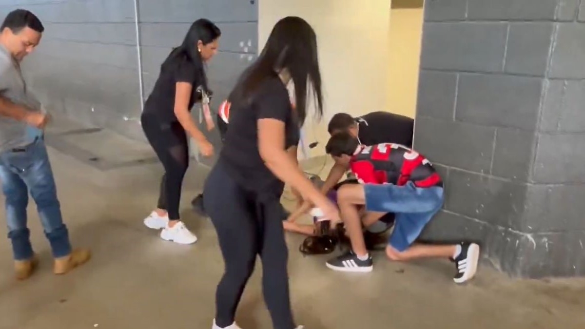 Torcedores do Flamengo sofrem no jogo contra o Atlético-MG