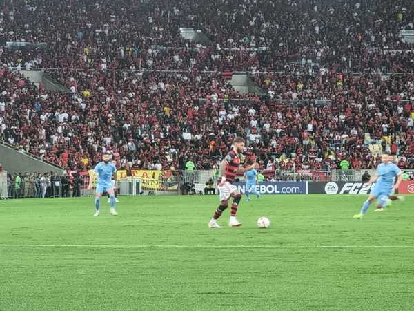 Lesão no músculo posterior da coxa esquerda de Léo Pereira é confirmada em exames pelo Flamengo