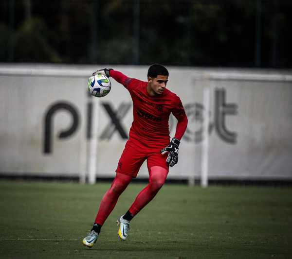 Goleiro da base que superou câncer está pronto para retornar ao Flamengo