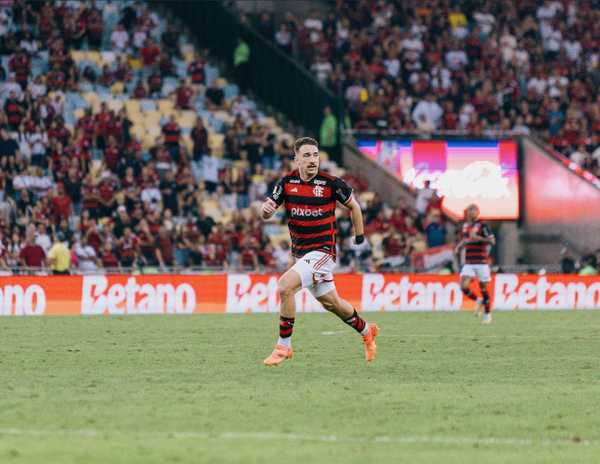 Léo Ortiz, do Flamengo, relembra época na base atuando como volante e avalia: “Superei as expectativas”