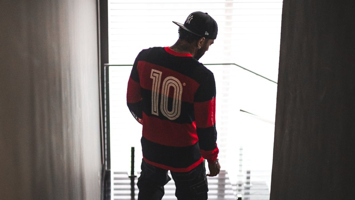 Gabigol posta foto com a camisa 10 de Zico antes do jogo do Flamengo