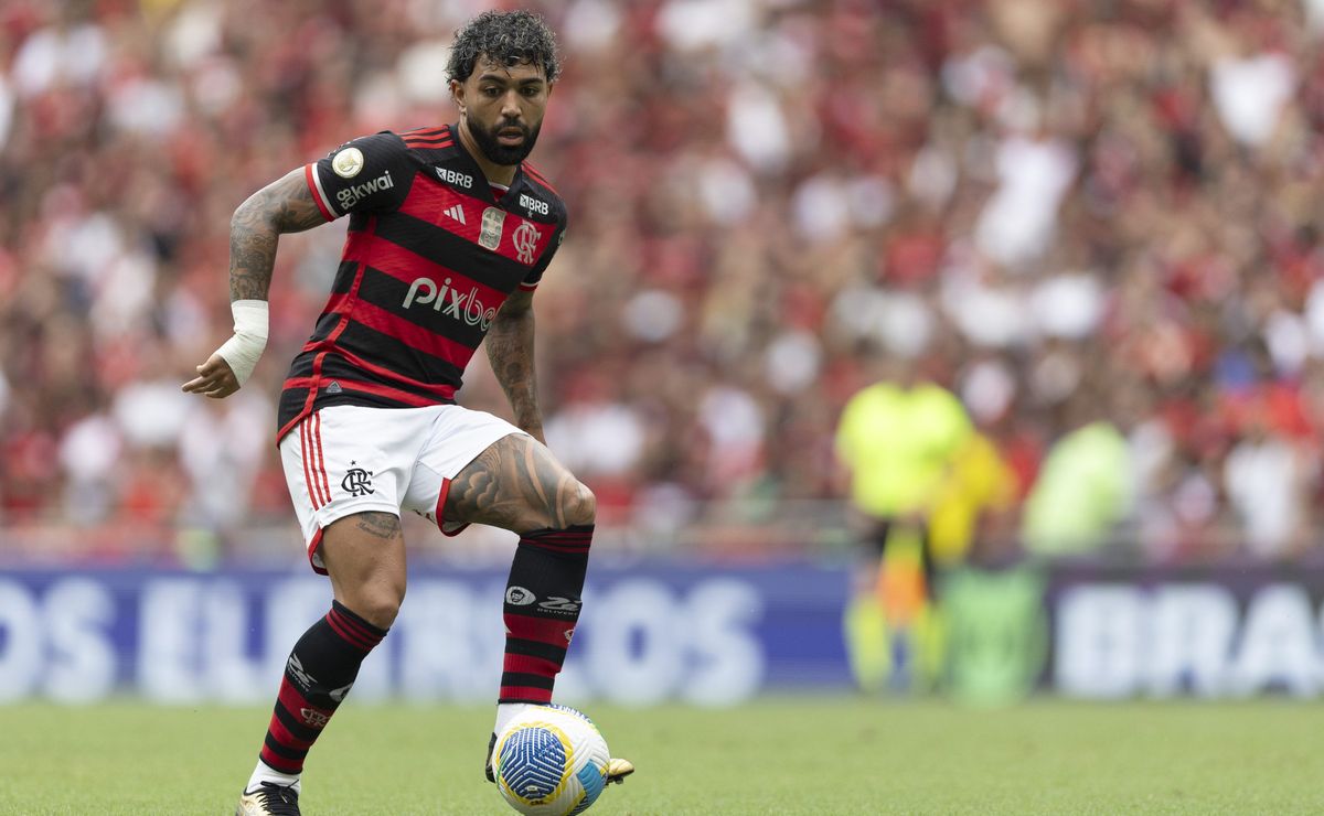 Gabigol marca gol na despedida e Flamengo empata com Vitória em um Maracanã lotado.