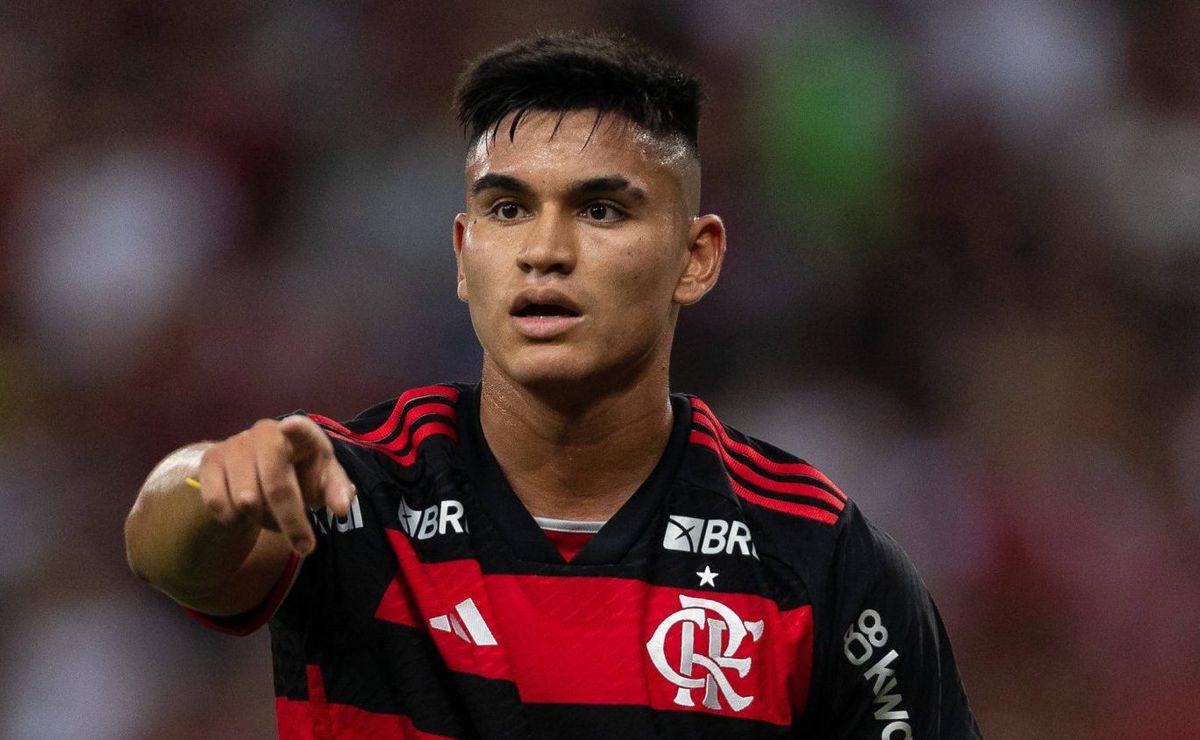 Após troca na presidência, Alcaraz é comunicado de nova determinação sobre seu destino no Flamengo de Bap.