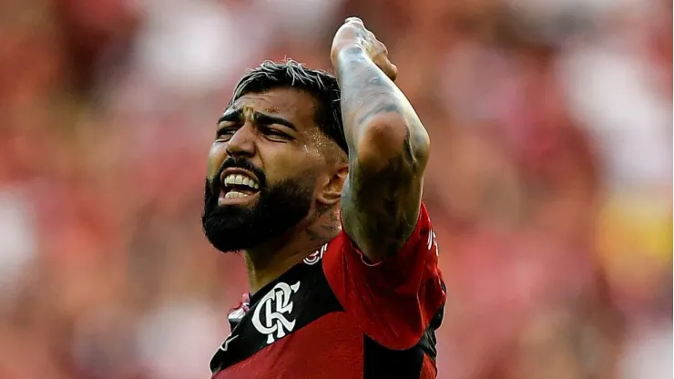 Alex Sandro promove festa de despedida para Gabigol no Flamengo