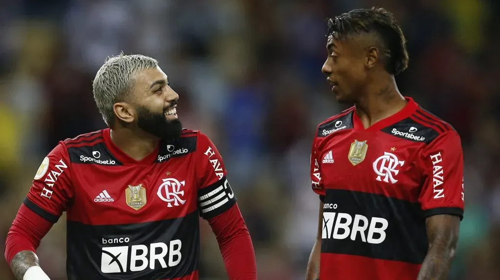 Bruno Henrique volta a jogar pelo Flamengo e participa da despedida de Gabigol