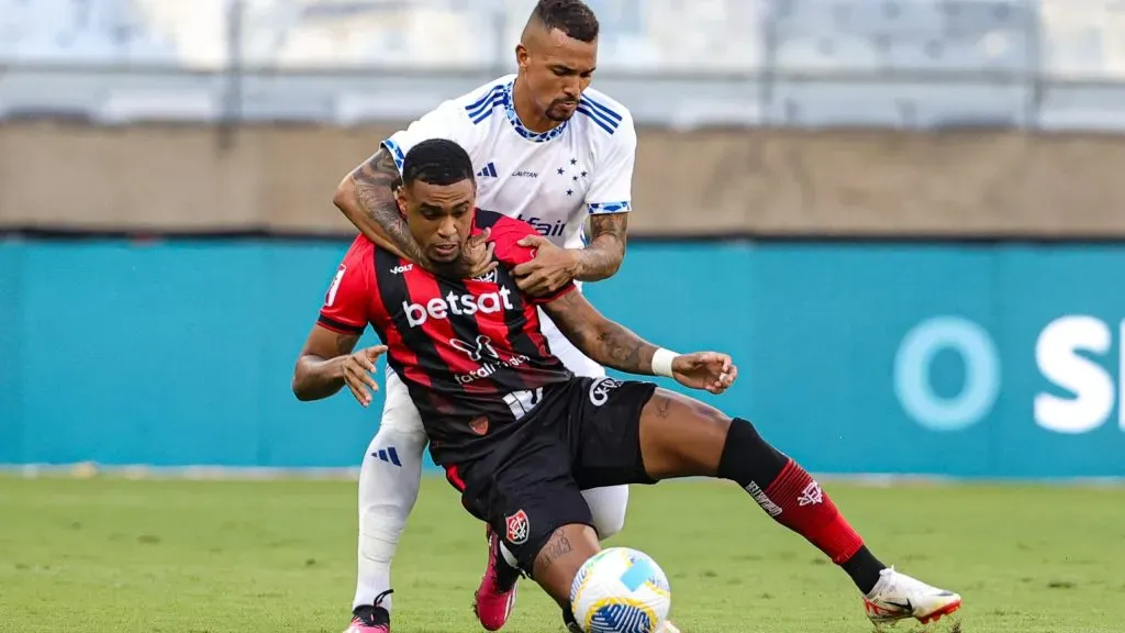 Contratação de Alerrandro pelo Flamengo gera divergências entre os torcedores flamenguistas.