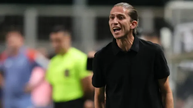 Filipe Luís continuará como técnico do Flamengo.