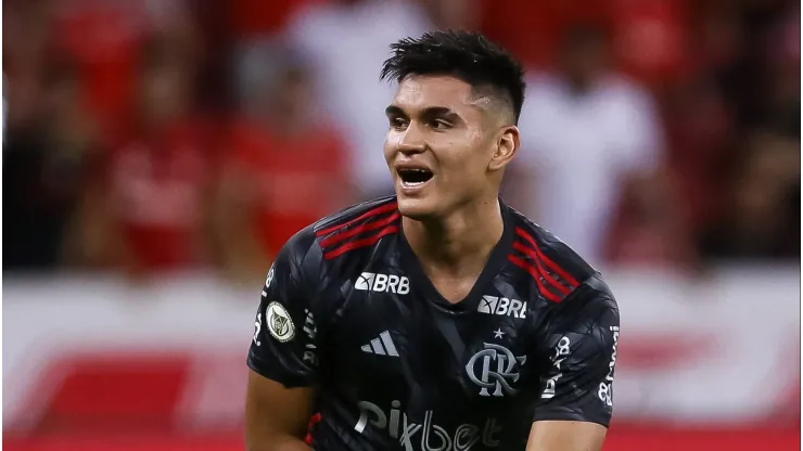 Filipe Luís destaca importância da paciência com Carlos Alcaraz no Flamengo