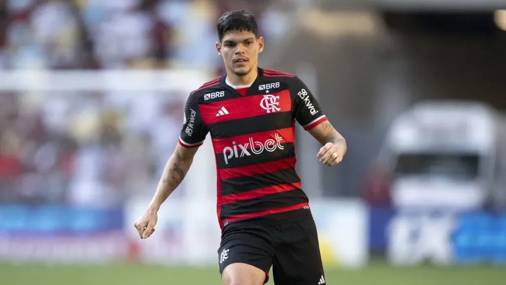 Flamengo opta por liberar Ayrton Lucas para permanecer no clube.