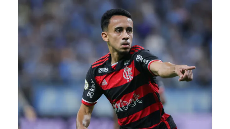 Matheus Gonçalves informa Flamengo e Filipe Luís sobre acordo entre Santos e Cruzeiro.