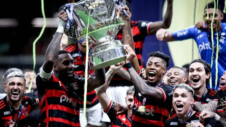 Previsão: Como estará o Flamengo em 2025? Vidente que acertou título da Copa do Brasil revela o que esperar.