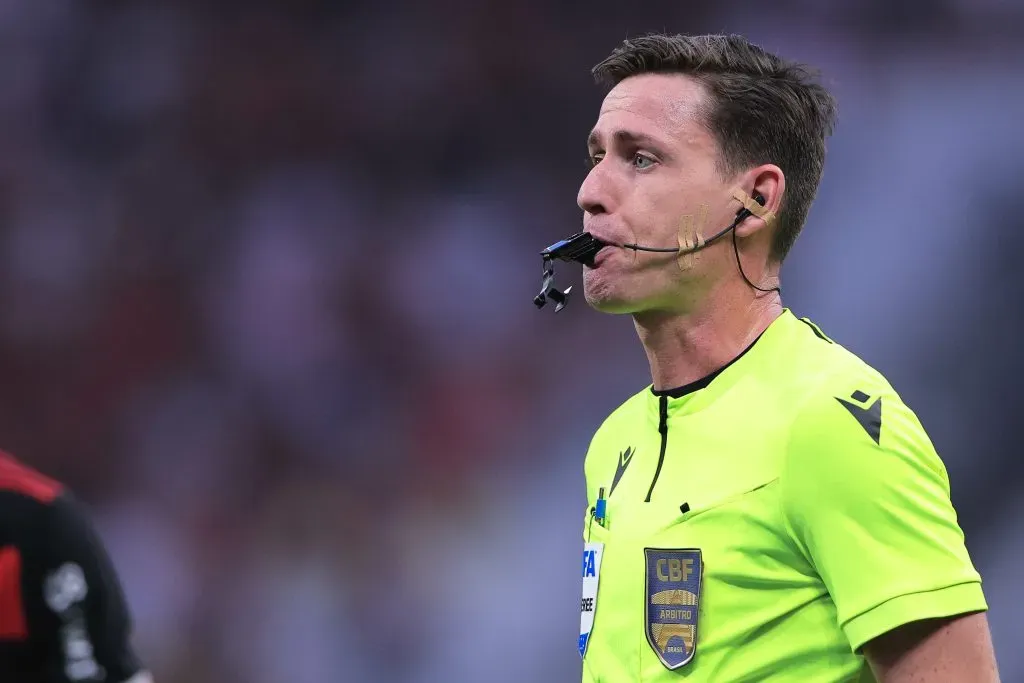 Áudio do VAR é revelado e realça polêmica em Palmeiras x Flamengo