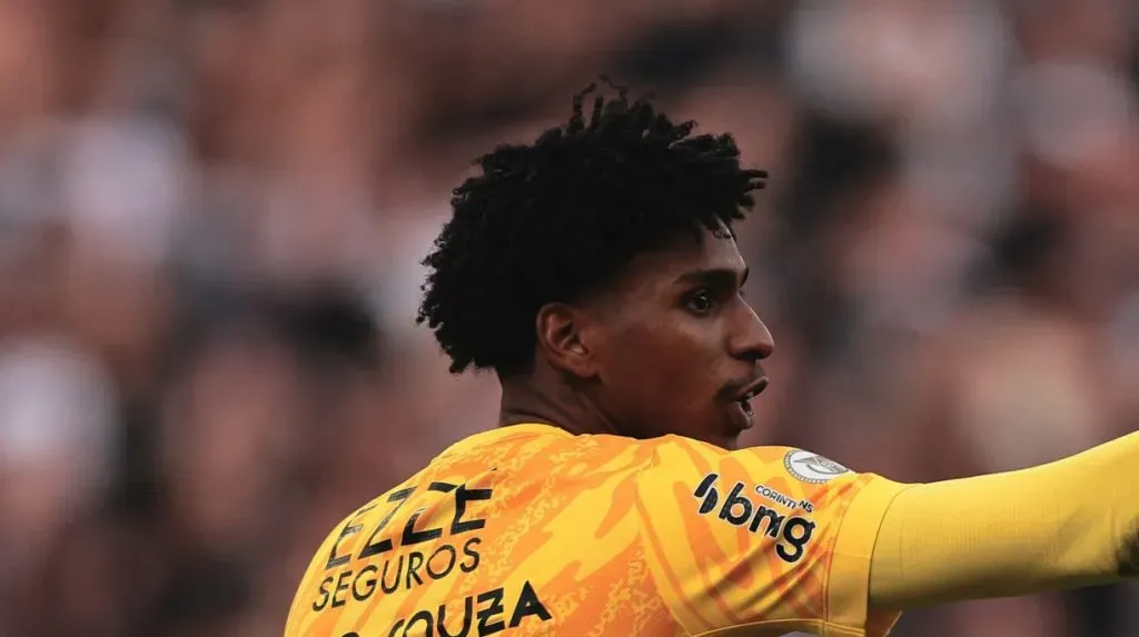 Craque Neto alfineta o Flamengo e indica venda de Hugo Souza