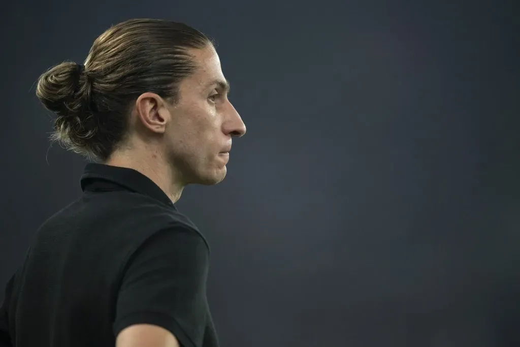 Filipe Luís pode usar zagueiro como volante em Flamengo x LDU pela Libertadores