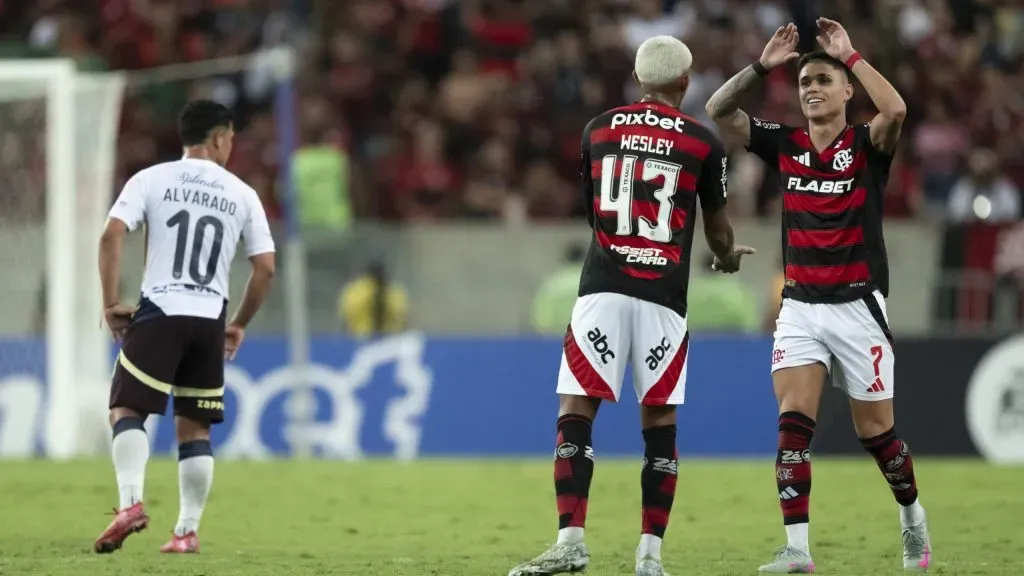 Flamengo vence LDU e entra na zona de classificação da Liberta