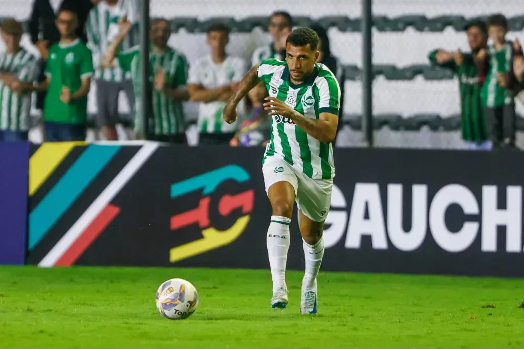 José Boto é comunicado no Flamengo que Petterson está fora do Juventude