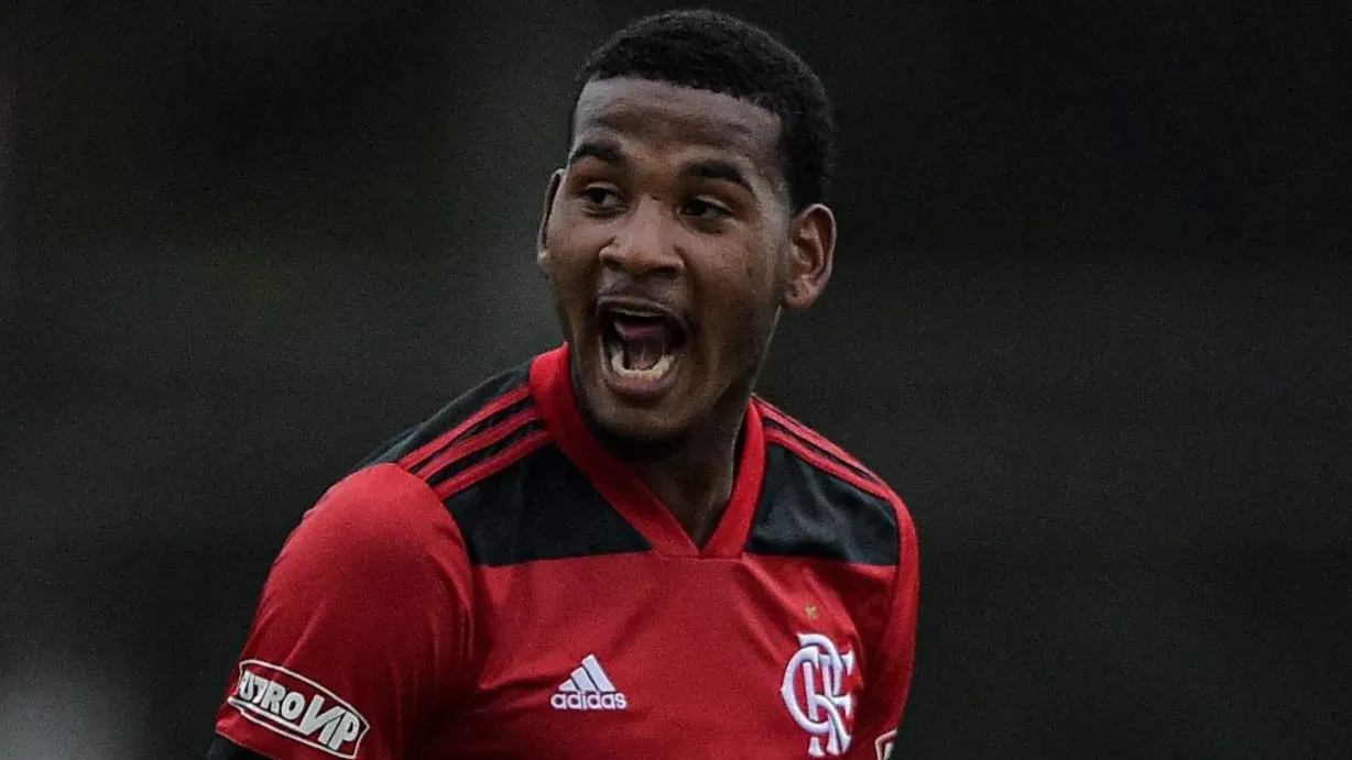 Zagueiro Cleiton deve deixar Flamengo para jogar na Europa